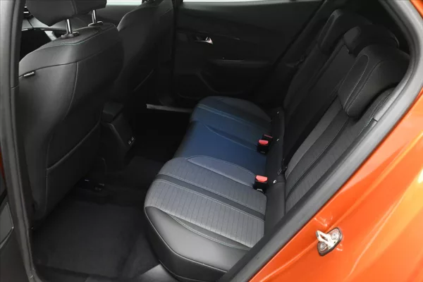Peugeot 2008 1,5 BlueHDi 81 kW Allure Záruk - foto 14