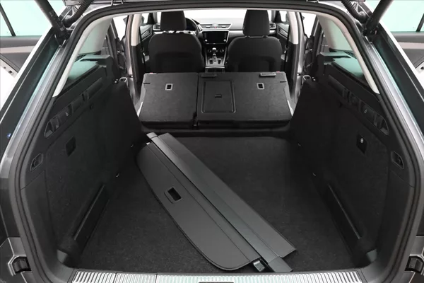 Škoda Superb 2,0 TDI 147 kW DSG Style Záruk - foto 11