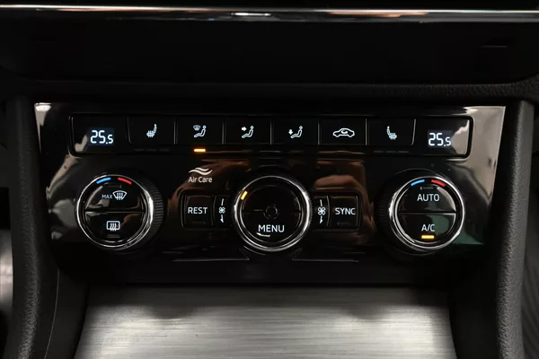 Škoda Superb 2,0 TDI 147 kW DSG Style Záruk - foto 21