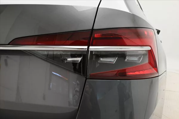 Škoda Superb 2,0 TDI 147 kW DSG Style Záruk - foto 31