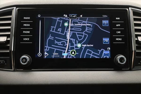 Škoda Karoq 2,0 TDI 85kW Ambition DSG Záru - foto 20