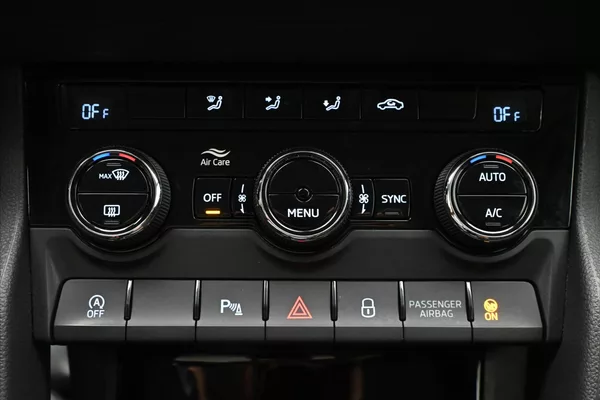 Škoda Karoq 2,0 TDI 85kW Ambition DSG Záru - foto 21