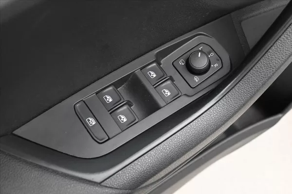Škoda Karoq 2,0 TDI 85kW Ambition DSG Záru - foto 25