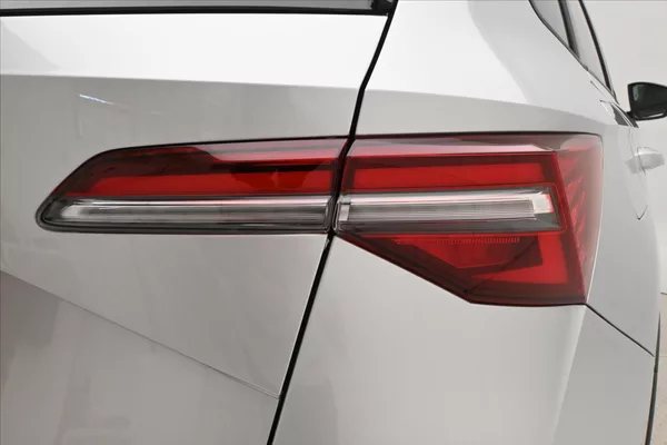 Škoda Karoq 2,0 TDI 85kW Ambition DSG Záru - foto 30