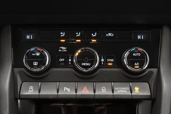 Škoda Karoq 2,0 TDI 85kW DSG Ambition Záru - foto 21