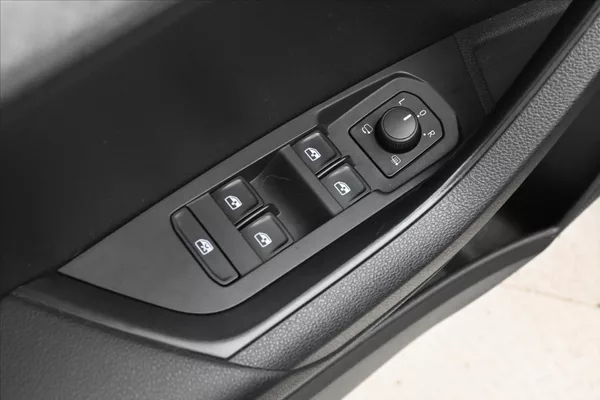 Škoda Karoq 2,0 TDI 85kW DSG Ambition Záru - foto 25
