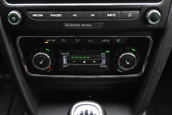 Škoda Superb 2,0 TDI 103 kW Ambition Servis - foto 20