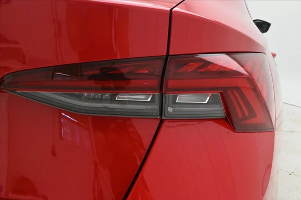 Škoda Octavia 2,0 TDI 110kW DSG Ambition Zár - foto 28