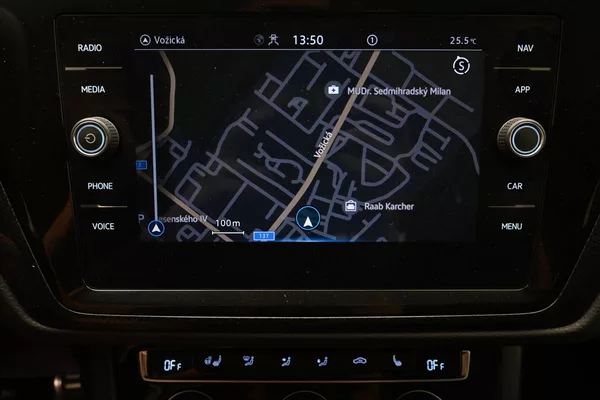 Volkswagen Touran 2,0 TDI 110 KW TAŽNÉ LED Záruk - foto 18
