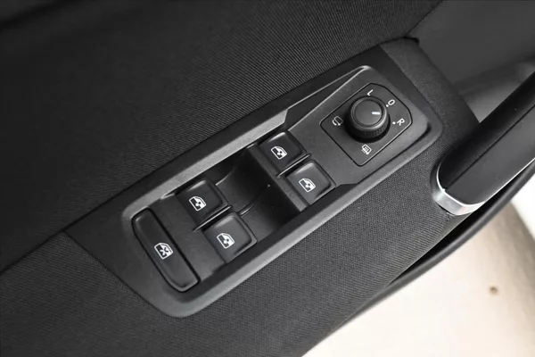 Volkswagen Touran 2,0 TDI 110 KW TAŽNÉ LED Záruk - foto 25