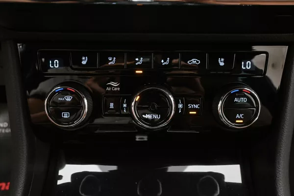 Škoda Superb 2,0 TSI 206kW L&K DSG 4x4 Záru - foto 21