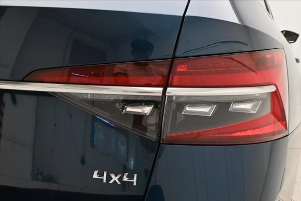 Škoda Superb 2,0 TSI 206kW L&K DSG 4x4 Záru - foto 31