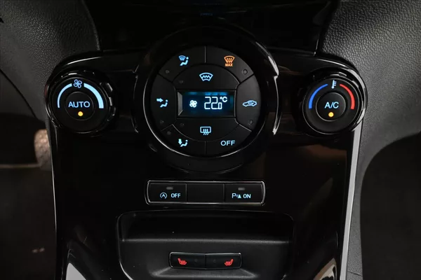 Ford Fiesta 1,0 EcoBoost 74 kW Titanium - foto 20