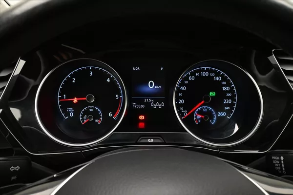 Volkswagen Touran 2,0 TDI 110 kW DSG Highline 7m - foto 17