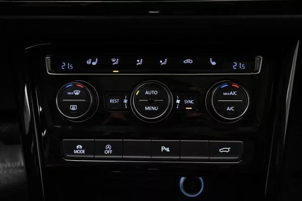 Volkswagen Touran 2,0 TDI 110 kW DSG Highline 7m - foto 21