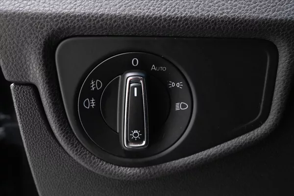Volkswagen Touran 2,0 TDI 110 kW DSG Highline 7m - foto 27