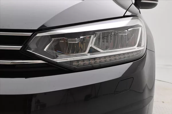 Volkswagen Touran 2,0 TDI 110 kW DSG Highline 7m - foto 31