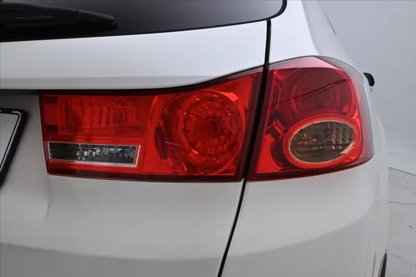 Honda Accord 2,2 i-DTEC 110kW Manuál - foto 29