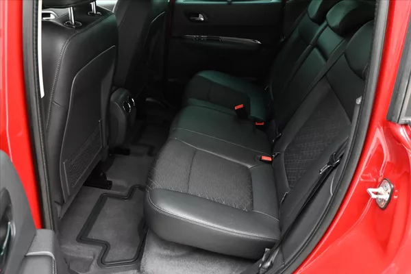Peugeot 3008 1,6 HDI 84 kW Manuál - foto 14