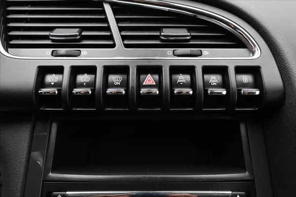Peugeot 3008 1,6 HDI 84 kW Manuál - foto 20