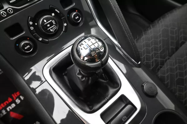 Peugeot 3008 1,6 HDI 84 kW Manuál - foto 22