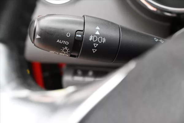 Peugeot 3008 1,6 HDI 84 kW Manuál - foto 26