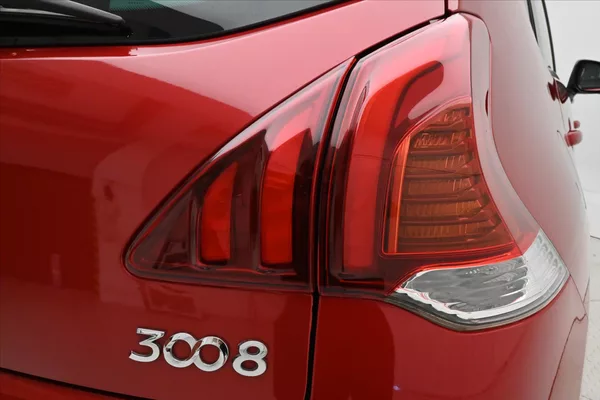 Peugeot 3008 1,6 HDI 84 kW Manuál - foto 29