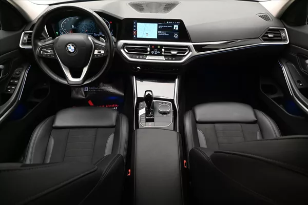 BMW Řada 3 2,0 320d 140 kW STEPTRONIC Zár - foto 15