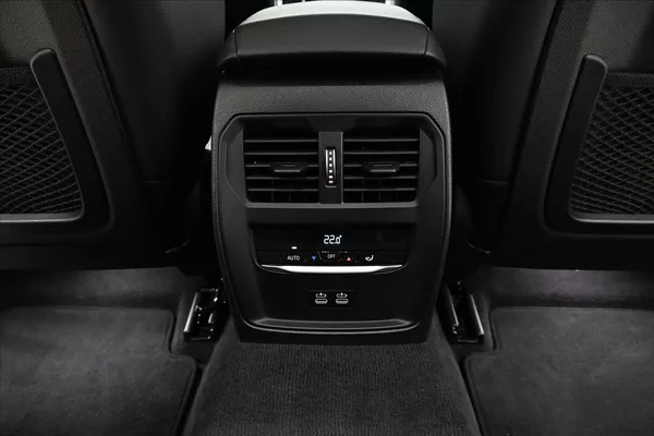 BMW Řada 3 2,0 320d 140 kW STEPTRONIC Zár - foto 21