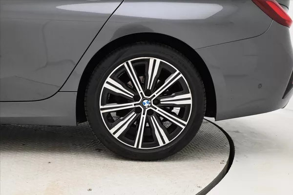BMW Řada 3 2,0 320d 140 kW STEPTRONIC Zár - foto 31