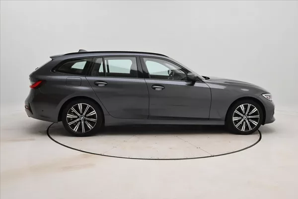 BMW Řada 3 2,0 320d 140 kW STEPTRONIC Zár - foto 4