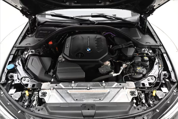 BMW Řada 3 2,0 320d 140 kW STEPTRONIC Zár - foto 9