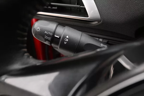 Peugeot 3008 1,5 HDI 96 kW Active Záruka až - foto 26