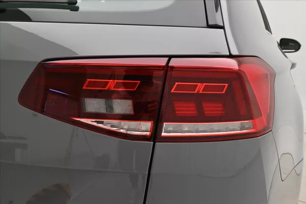 Volkswagen Passat 2,0 TDI 147kW DSG 4x4 Business - foto 24