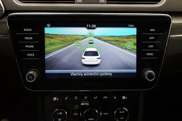 Škoda Superb 2,0 TDI 110kW DSG Style Záruka - foto 14