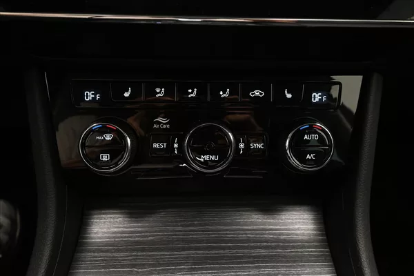 Škoda Superb 2,0 TDI 110kW DSG Style Záruka - foto 15