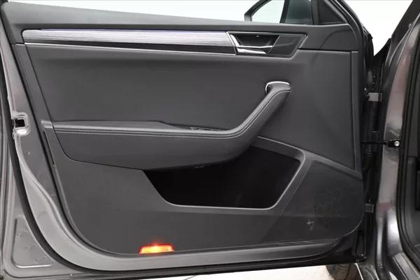 Škoda Superb 2,0 TDI 110kW DSG Style Záruka - foto 18