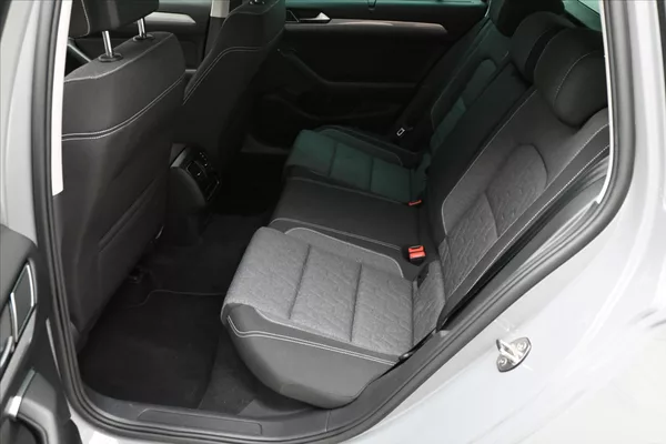 Volkswagen Passat 2,0 TDI 110kW DSG Business Zár - foto 13