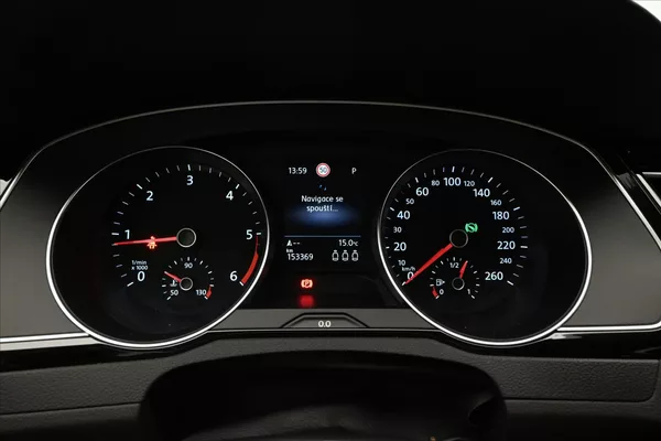 Volkswagen Passat 2,0 TDI 110kW DSG Business Zár - foto 14