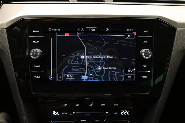 Volkswagen Passat 2,0 TDI 110kW DSG Business Zár - foto 17