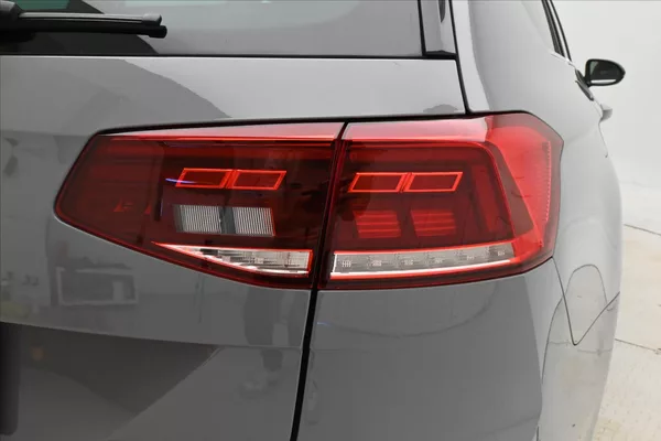 Volkswagen Passat 2,0 TDI 110kW DSG Business Zár - foto 24