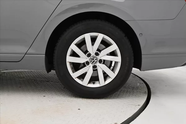 Volkswagen Passat 2,0 TDI 110kW DSG Business Zár - foto 25