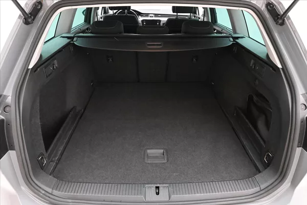 Volkswagen Passat 2,0 TDI 110kW DSG Business Zár - foto 9