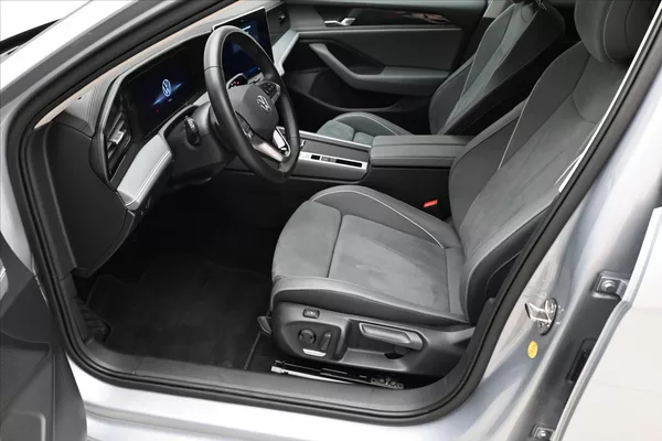 Volkswagen Passat 2,0 TDI 110kW DSG Business Zár - foto 13