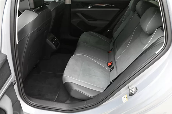 Volkswagen Passat 2,0 TDI 110kW DSG Business Zár - foto 14