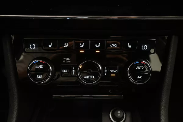 Škoda Superb 2,0 TDI 110kW DSG Style Záruka - foto 17
