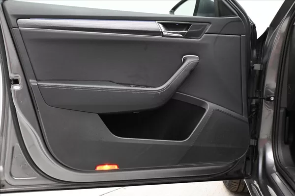 Škoda Superb 2,0 TDI 110kW DSG Style Záruka - foto 20