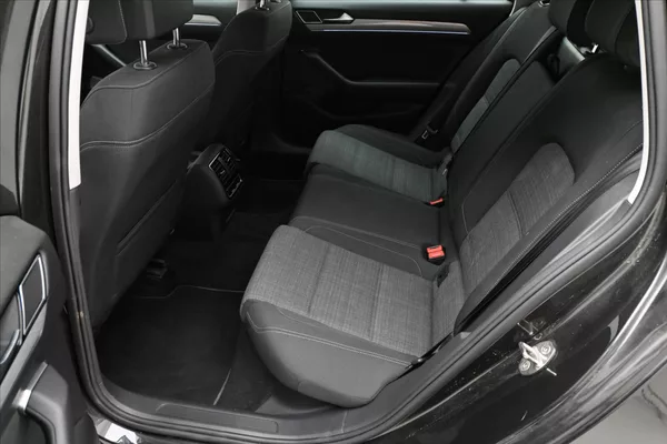 Volkswagen Passat 2,0 TDI 110kW DSG Business Zár - foto 13