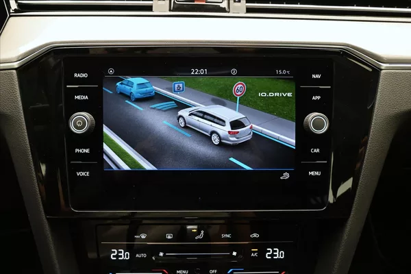 Volkswagen Passat 2,0 TDI 110kW DSG Business Zár - foto 16