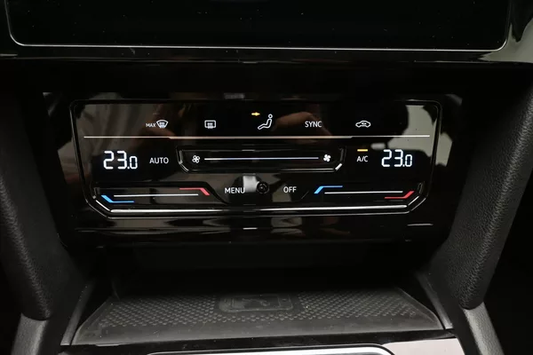 Volkswagen Passat 2,0 TDI 110kW DSG Business Zár - foto 18